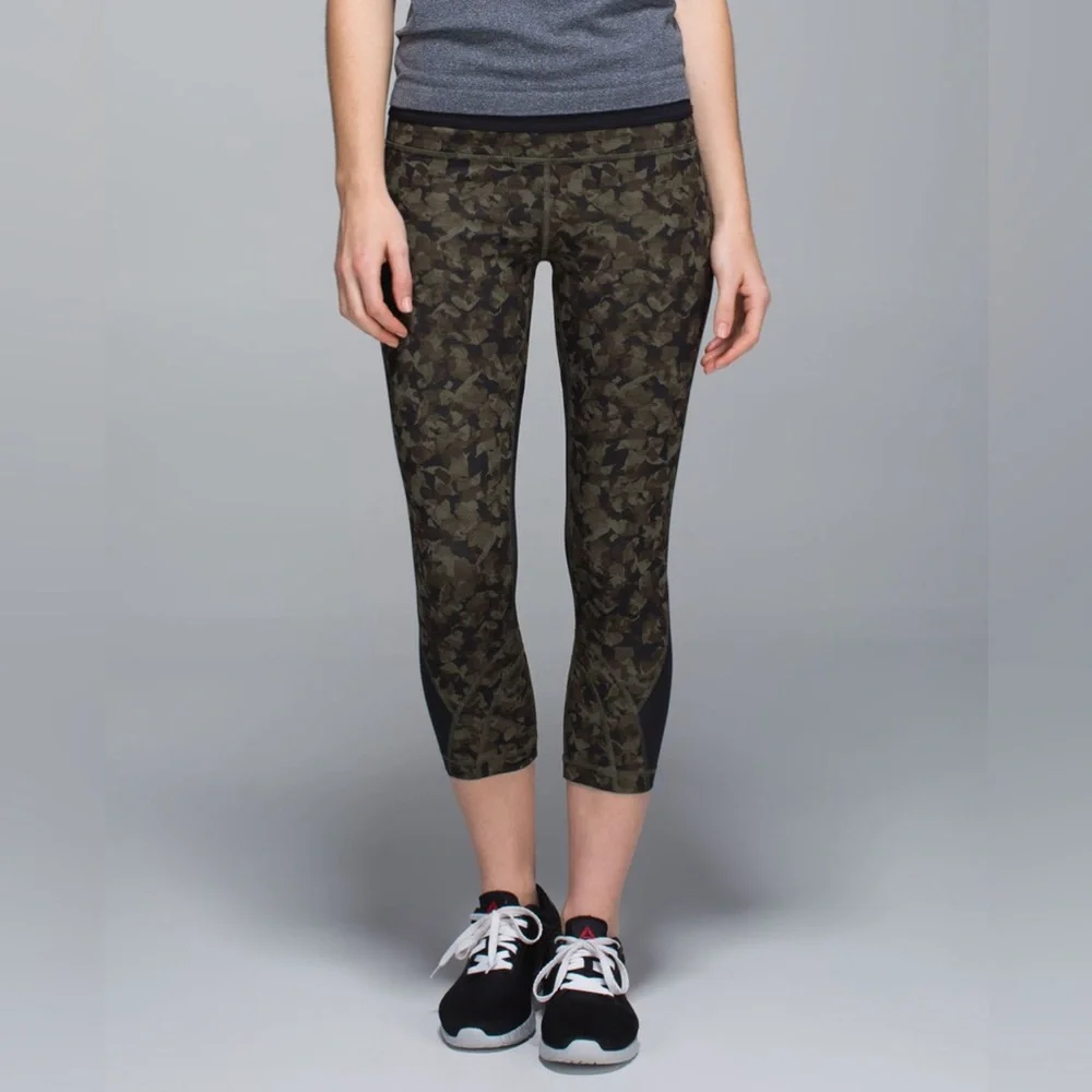 LULULEMON Run Inspire Crop II *Full On Luxtreme (Mesh)* - Picture 13 of 13